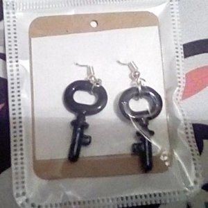 4/ $20 Handcuff key earrings Unique punk grunge